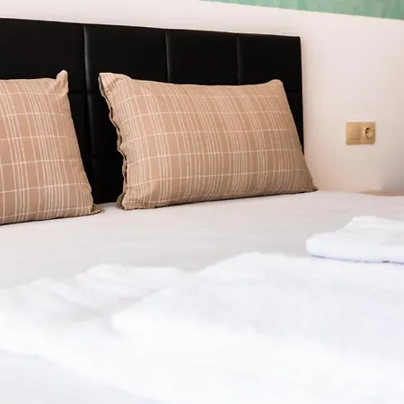 Theona Къща за гости