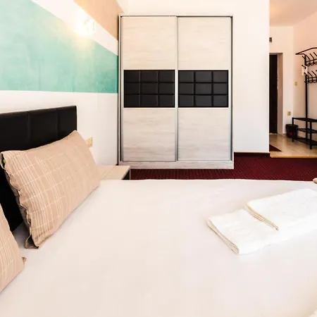 Къща за гости Theona