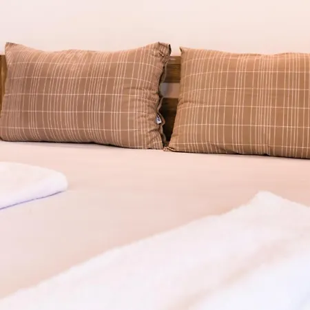 Theona Къща за гости Обзор