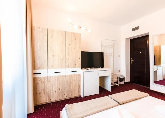 Theona 招待所 奥布佐尔