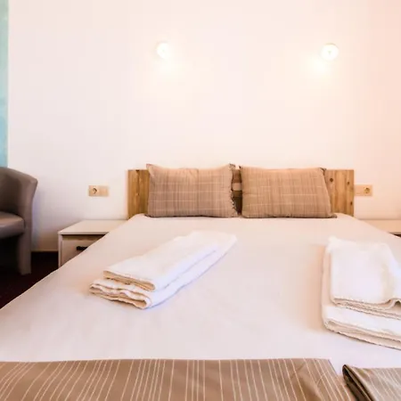 Theona Guest house