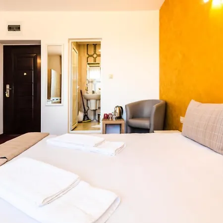Theona Guest house