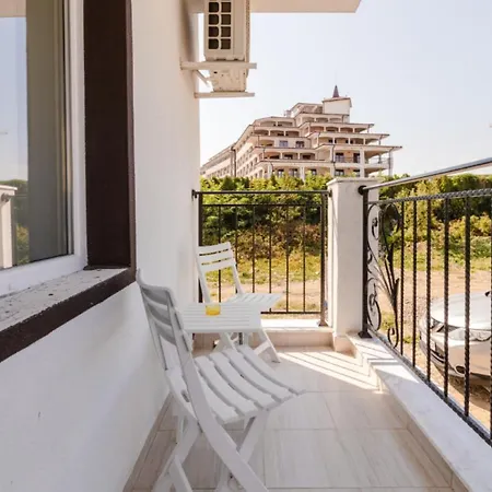 ゲストハウス Theona 4*