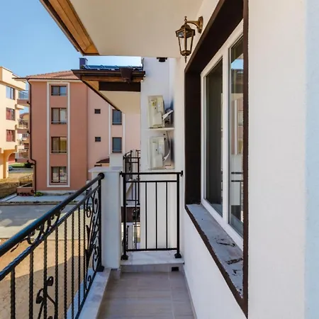 ゲストハウス Theona