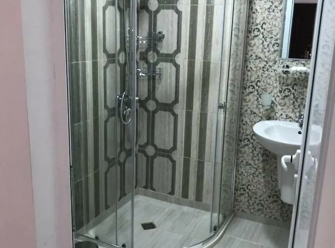 Theona Πανσιόν