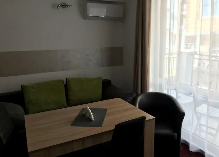 Πανσιόν Theona 4*