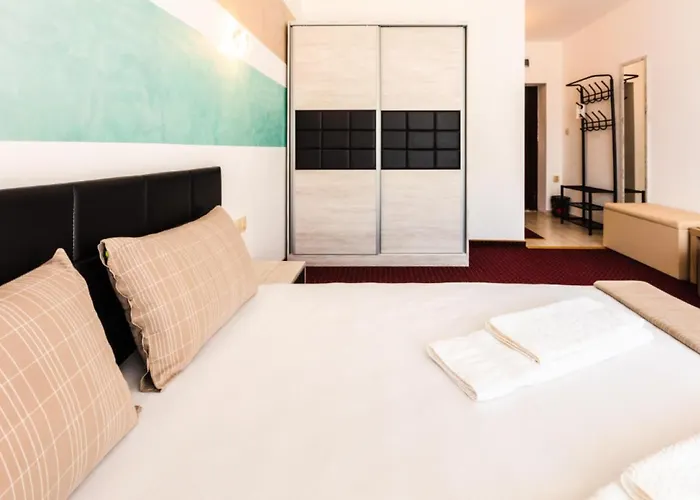 Πανσιόν Theona