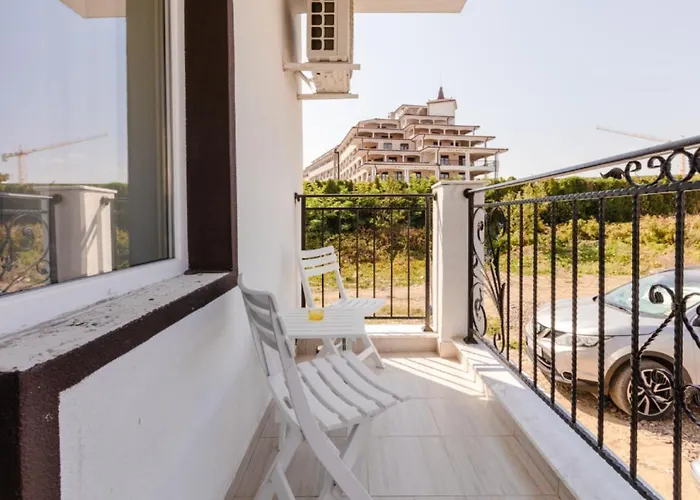 Πανσιόν Theona 4*