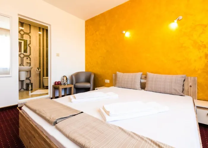 Πανσιόν Theona 4*