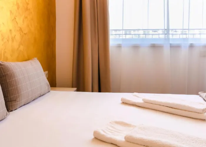 Theona Πανσιόν Obzor