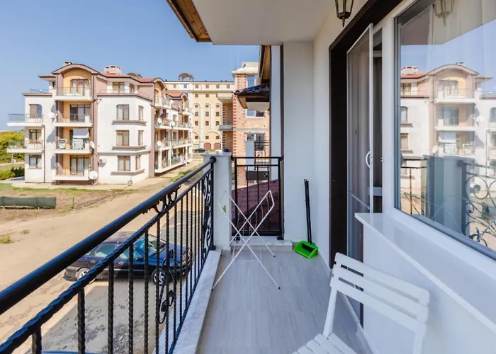 Theona Πανσιόν 4*