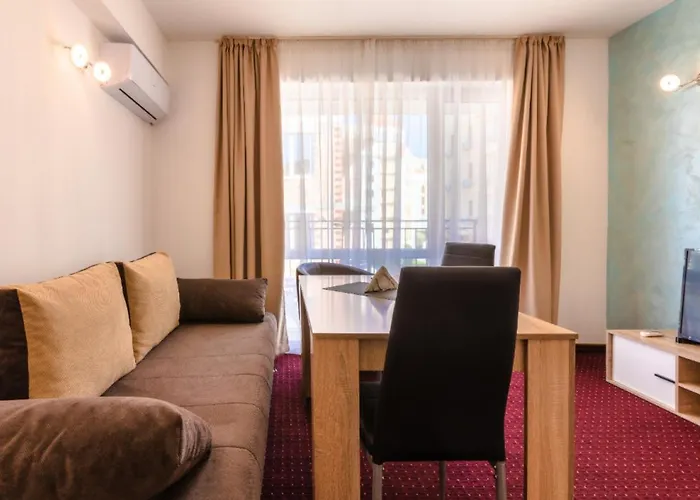 Πανσιόν Theona