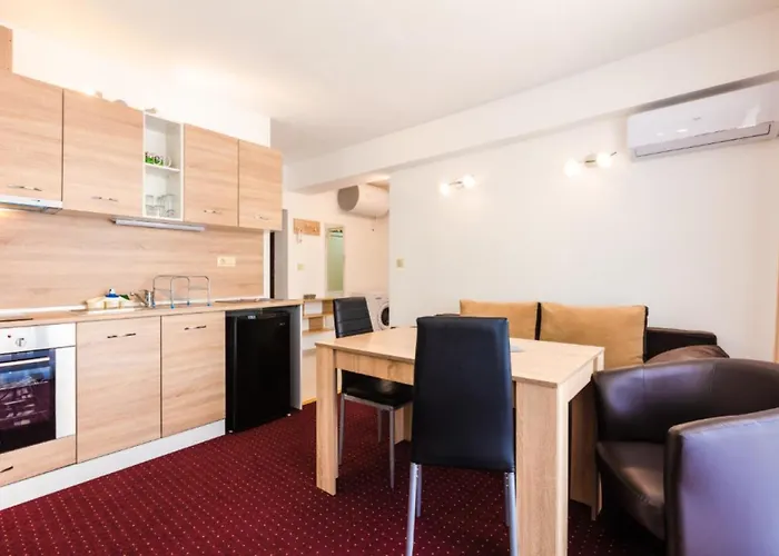 Πανσιόν Theona Obzor