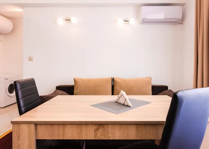 Πανσιόν Theona 4*